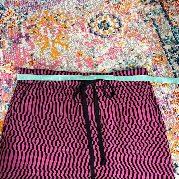 Lobo Mau Pink Black Patterned Women's Skirt Small - Picture 7 of 9